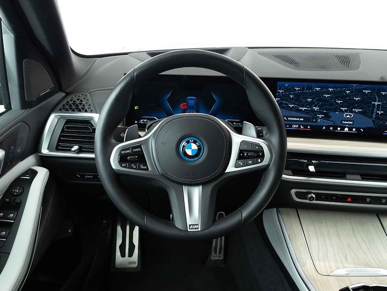 BMW X5 xDrive50e - fotka 13 z 23