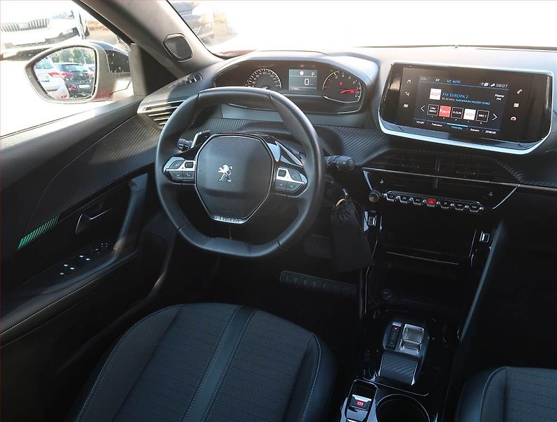Peugeot 2008 (2023) 1.2 PureTech, Automat, ČR - fotka 7 z 22
