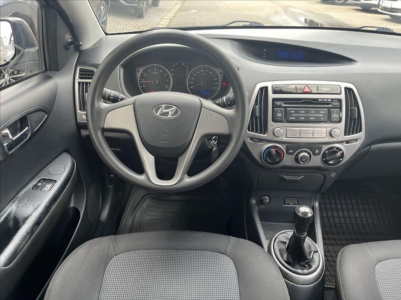 Hyundai i20 1,2 i  Family Space - fotka 11 z 21