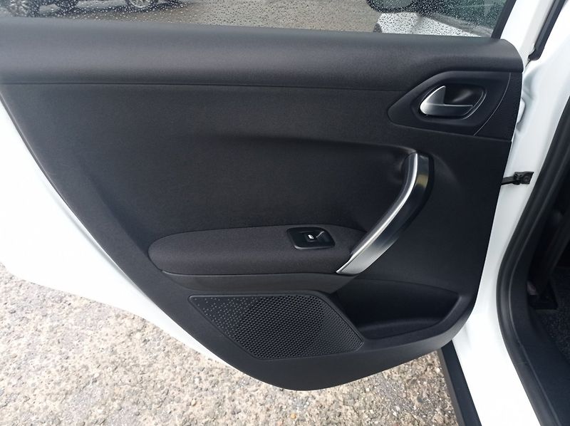Peugeot 2008 1.5 75kW/Navi/1Maj/TOP - fotka 13 z 40