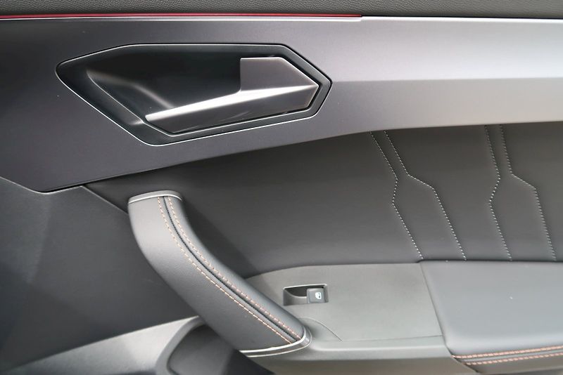 Cupra Formentor (2024) 2.0 TSI 140 kW 4x4 DSG - fotka 17 z 28