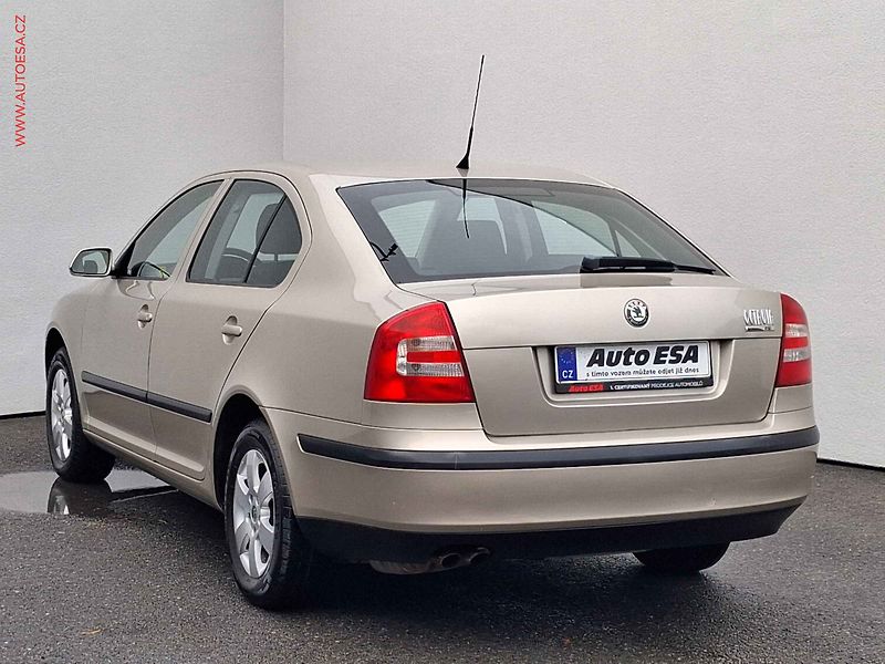 Škoda Octavia (2005) 2.0 FSi, ČR, Elegance - fotka 6 z 13