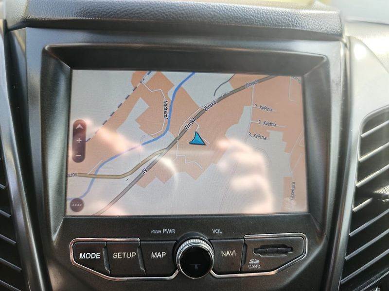 SsangYong Korando 2.0i Výhřev/1.Maj/NAVI - fotka 24 z 26