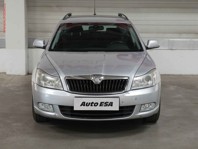 Škoda Octavia (2009) 1.9TDI, AC, temp - fotka 2 z 15
