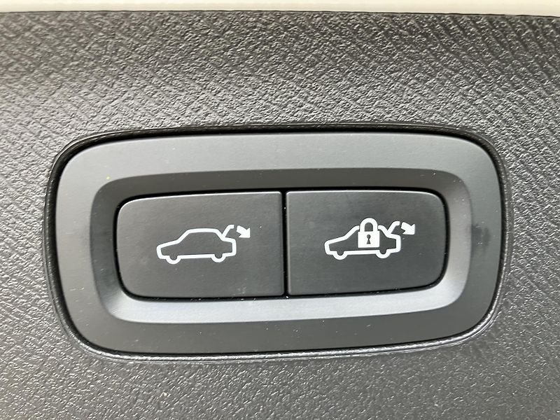 Volvo XC90 B5 AWD Ice Line Plus Dark AT8 - fotka 13 z 50