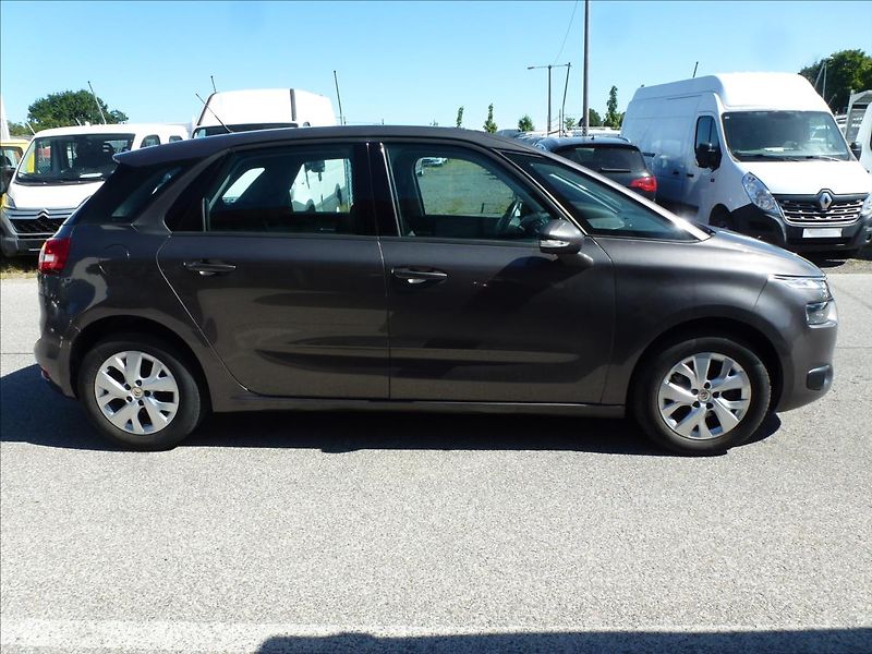 Citroën C4 Picasso 1,2 PureTech 130 6MAN Turbo  S - fotka 7 z 46
