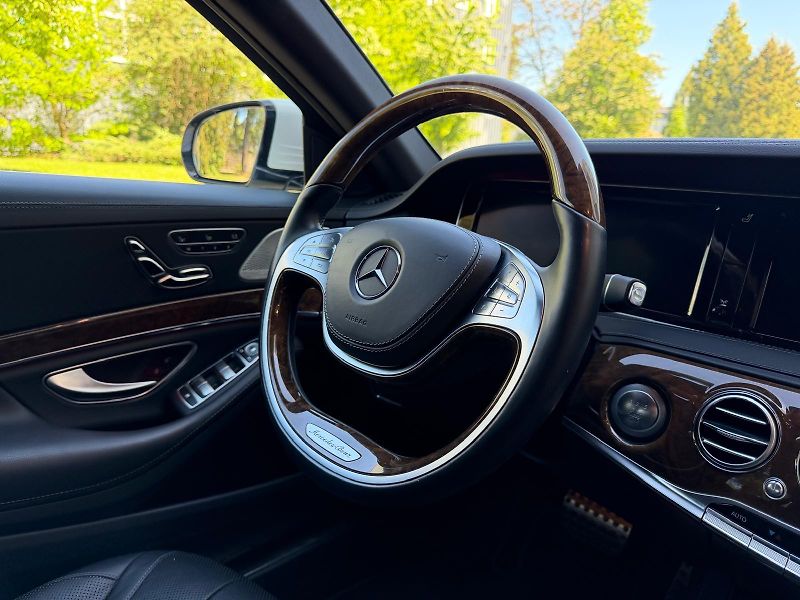 Mercedes-Benz Třídy S S500L 4-matic AMG /servis /  - fotka 28 z 36