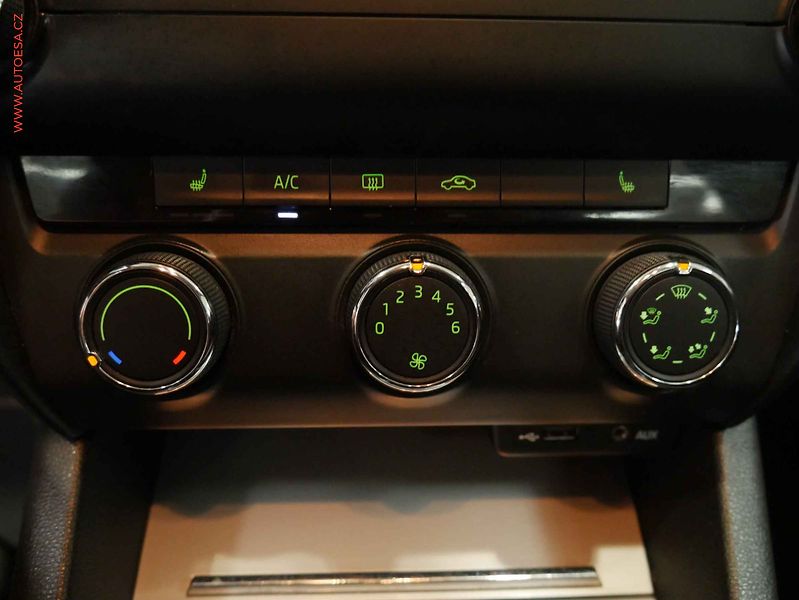 Škoda Octavia (2014) 1.6 TDi, 1.maj, AC, tempo - fotka 13 z 14