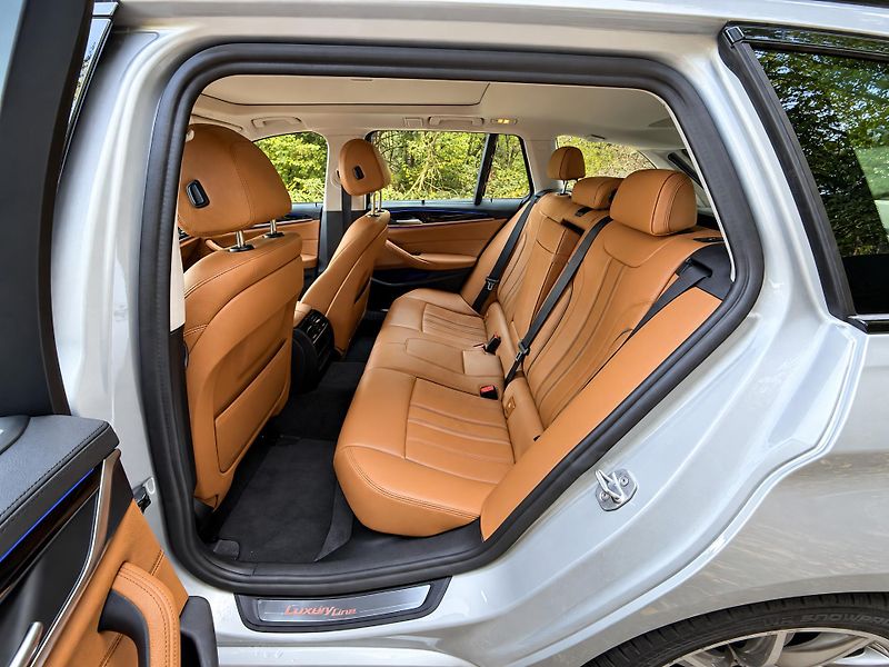 BMW Řada 5 2,0 530i xDrive Luxury Line - fotka 13 z 40