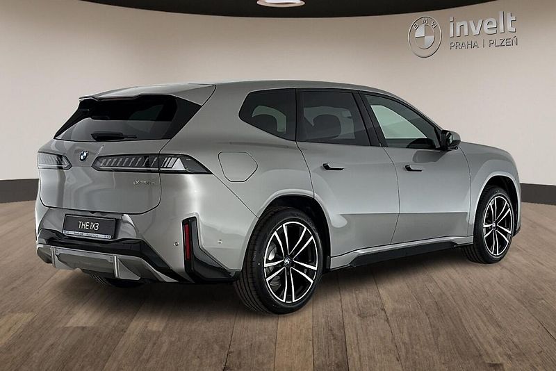 BMW iX3 40 - fotka 3 z 28