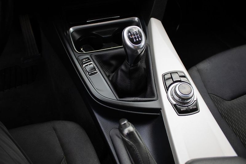 BMW Řada 3 Nebourané, pravidelně servis - fotka 23 z 36