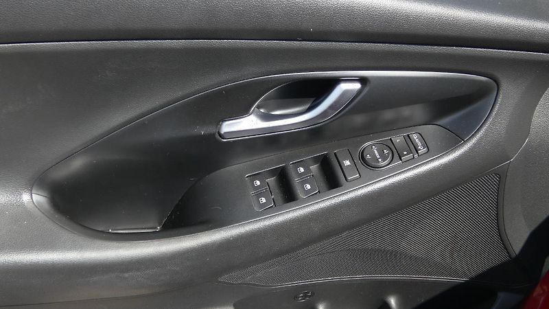 Hyundai i30 1.5 T-GDI N-Line - fotka 9 z 23