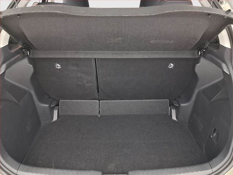 Toyota Yaris (2021) 1.5 VVT-i Hybrid, Automat - fotka 14 z 21