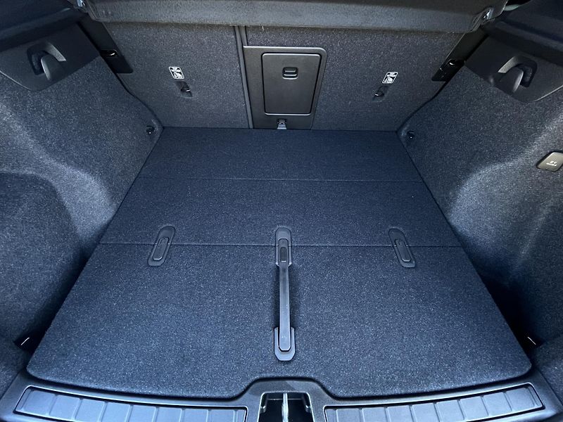 Volvo XC40 B3 FWD BE // 360 // kola - fotka 26 z 51