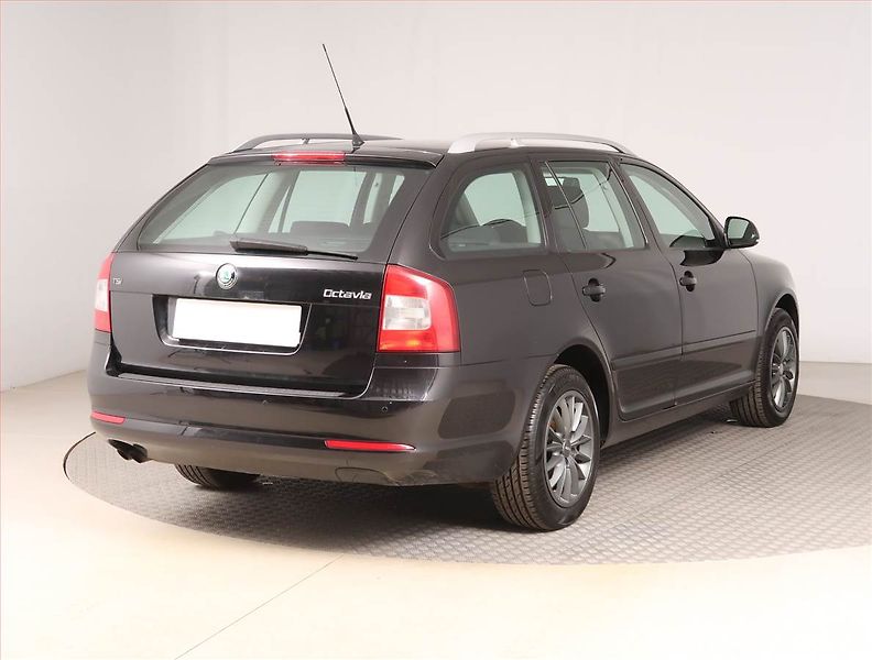 Škoda Octavia (2010) Ambiente 1.4 TSI, Tempomat - fotka 5 z 15