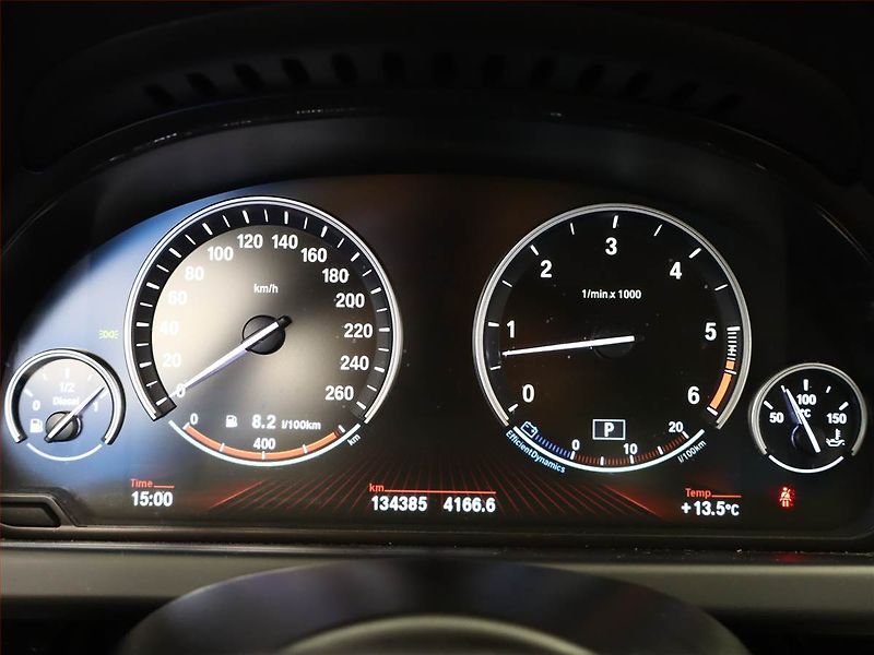 BMW Řada 6 (2013) 640d - fotka 8 z 17