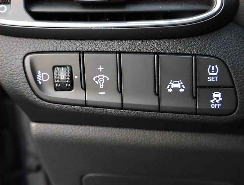 Hyundai i30 (2019) 1.4 T-GDI, Automat, Serv.kniha - fotka 20 z 21