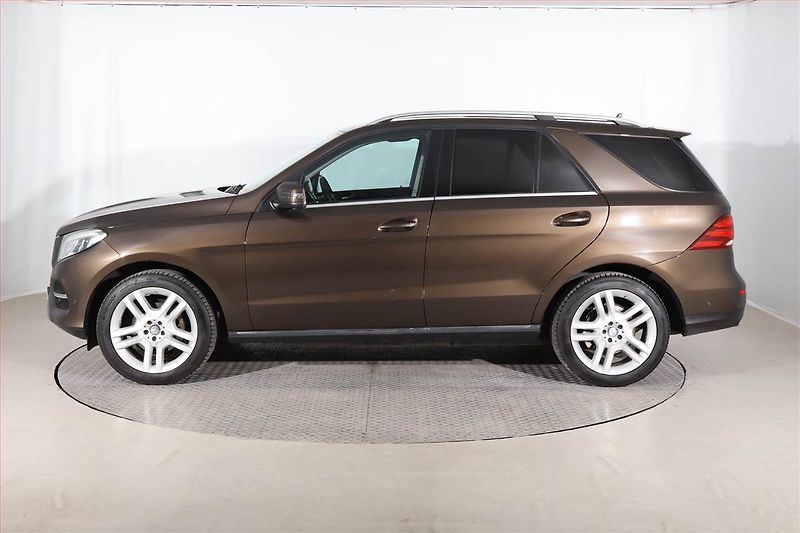 Mercedes-Benz GLE (2016) 350 d - fotka 3 z 27