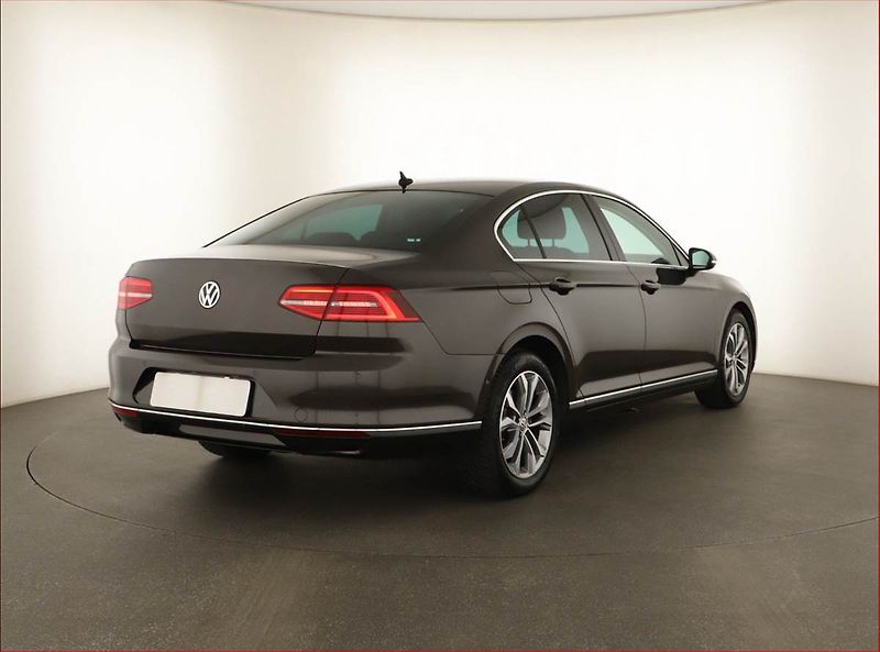 Volkswagen Passat (2015) 1.4 TSI, Automat, Kůže, Navi - fotka 5 z 18