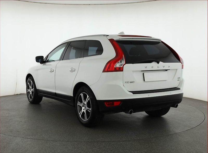 Volvo XC60 (2012) D5, 4X4, Automat, ČR,1.maj - fotka 4 z 16