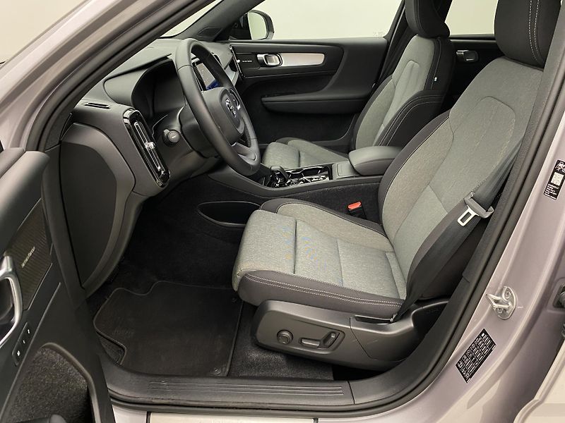 Volvo XC40 B3 AUT DARK PLUS - fotka 3 z 62