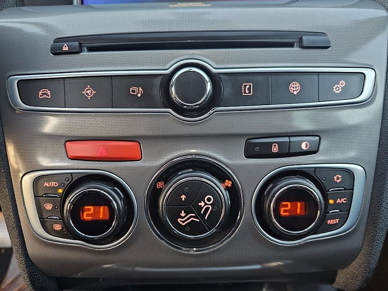 Citroën C4 (2016) 1.2 81kW SHINE,81 000 KM !!! - fotka 32 z 47