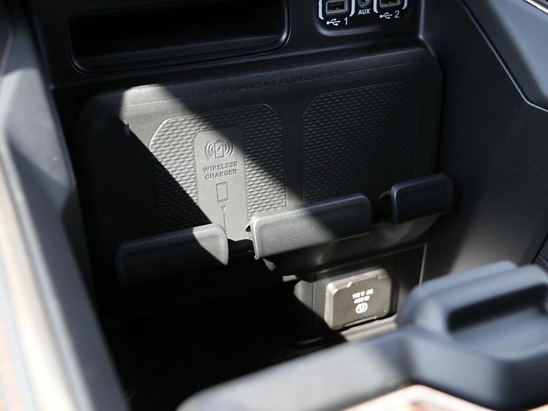 RAM 1500 (2024) Longhorn Sport 5.7 V8 Hemi  - fotka 25 z 39