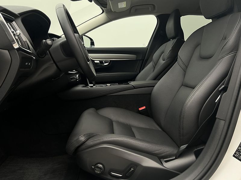 Volvo V90 T6 AWD DARK PLUS RECHARGE AUT - fotka 3 z 46