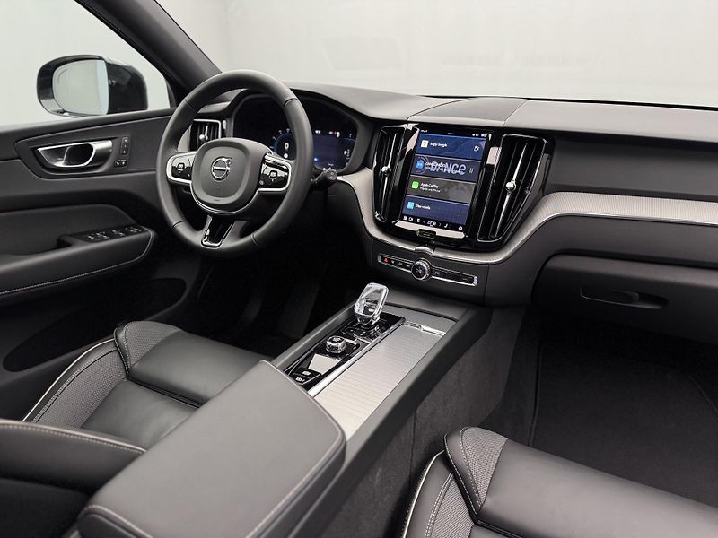 Volvo XC60 B5 AWD BLACK EDITION AUT  - fotka 25 z 49