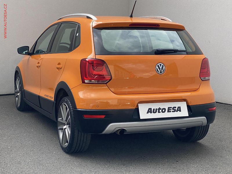 Volkswagen Polo (2012) 1.2 TSi, CROSS, výhřev sed - fotka 6 z 18