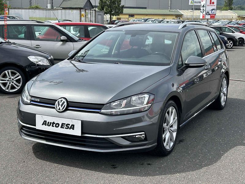Volkswagen Golf (2018) 1.5 TSI, Highline, +pneu - fotka 3 z 20