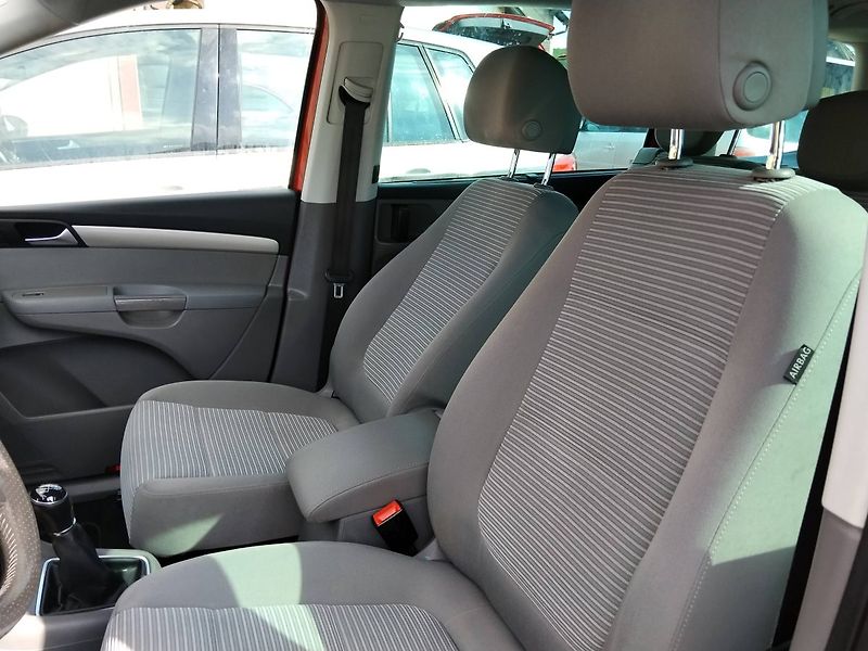 Seat Alhambra (2013) - fotka 18 z 45