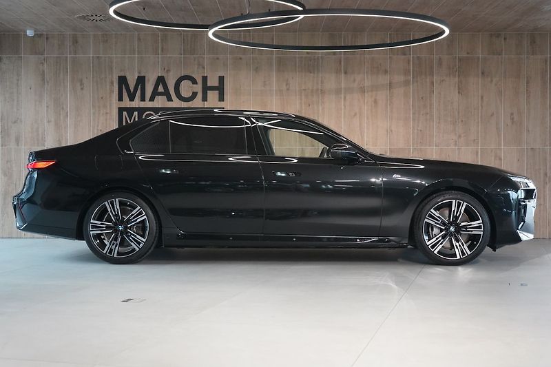 BMW Řada 7 750e xDrive,Televize,EL. dveře - fotka 6 z 50