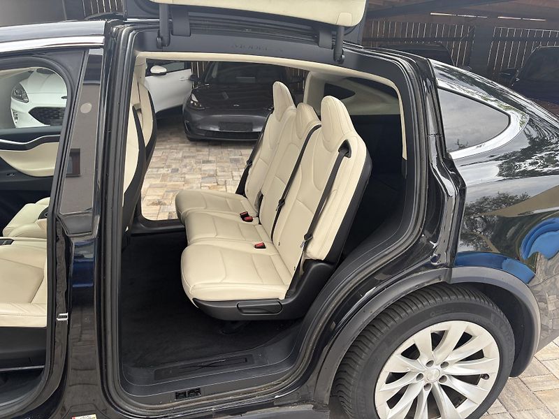 Tesla Model X (2018) 100D, MCU2, tazne,5mist - fotka 11 z 20