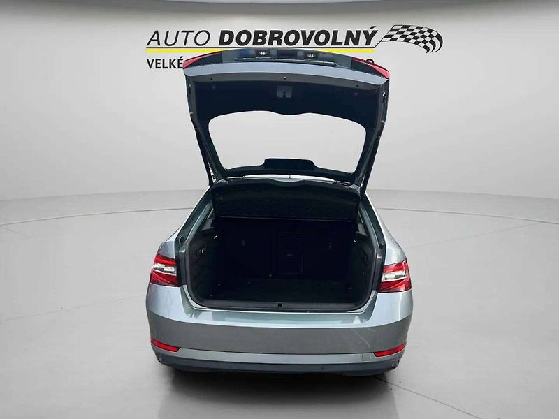 Škoda Superb Liftback 2.0 TDI DSG 140kW 6AT - fotka 36 z 36