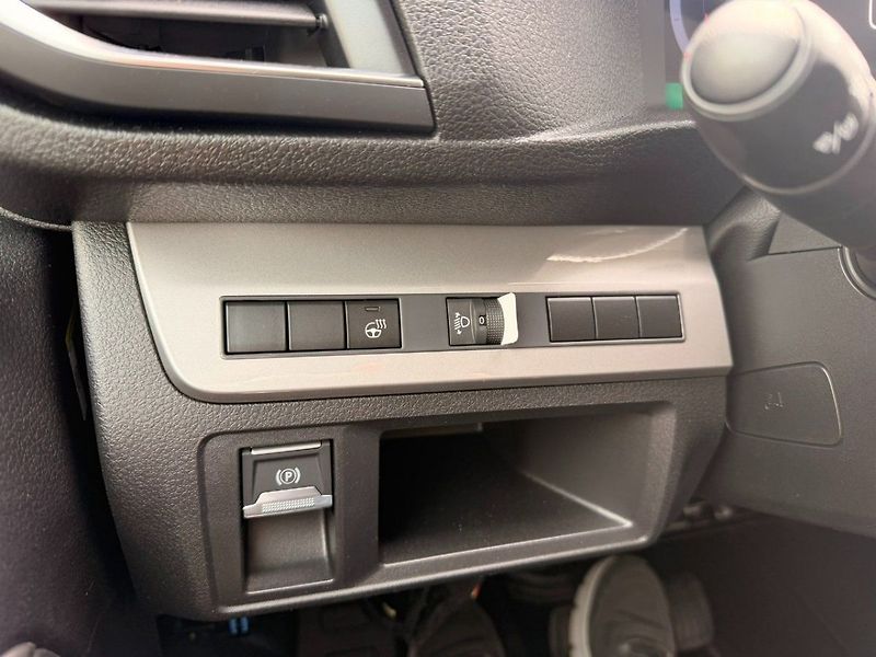 Fiat Scudo 2.2 MTJ 150k AT8 Van L3 - skla - fotka 9 z 16