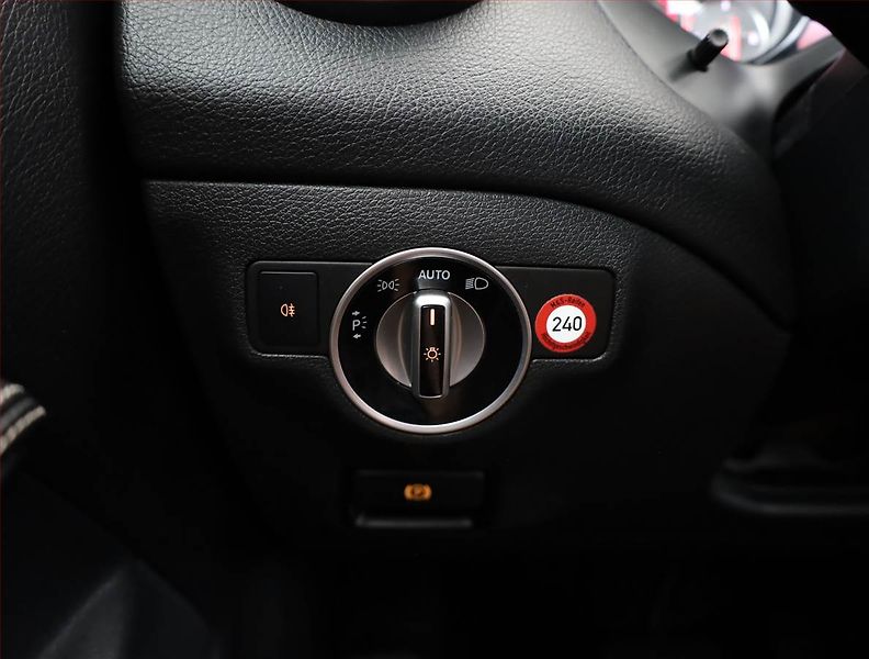 Mercedes-Benz CLA (2015) 180, Automat, Kůže, Navi - fotka 15 z 18