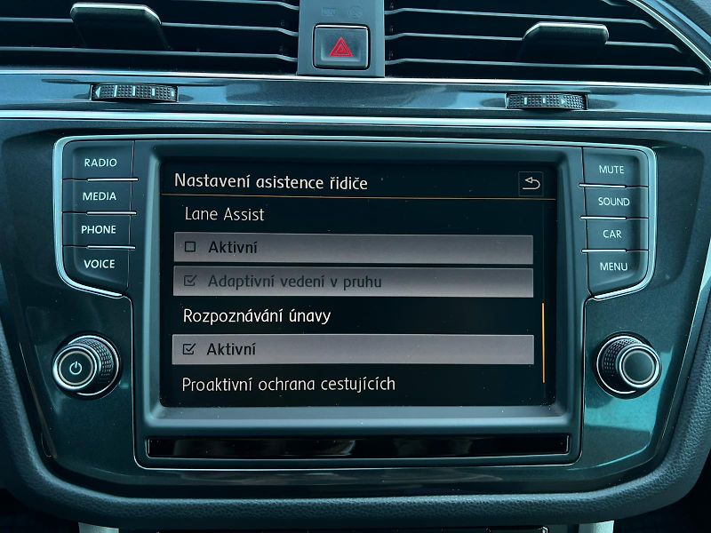 Volkswagen Tiguan 2.0TDI DSG 4Motion Virtual TZ - fotka 18 z 28