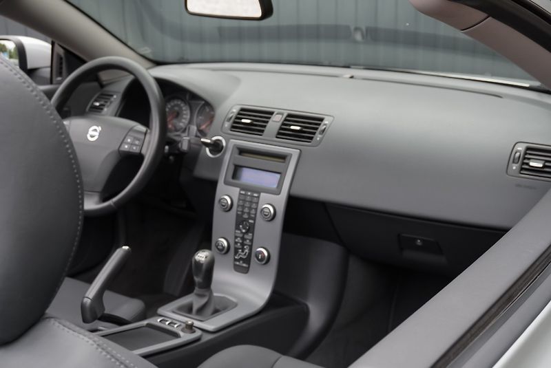 Volvo C70 2.4 D5 MOMENTUM - fotka 20 z 34