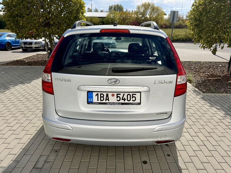 Hyundai i30 (2011) 1.6 CRDi AUTOMATICKÁ KLIMA - fotka 7 z 16