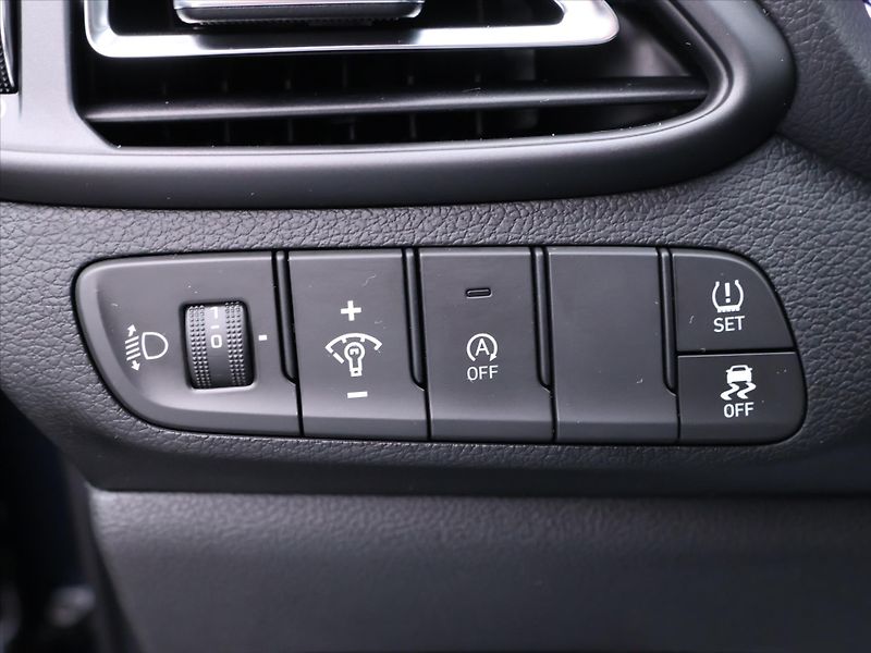 Hyundai i30 1,0 T-GDI 88kW DCT Smart CZ - fotka 14 z 32