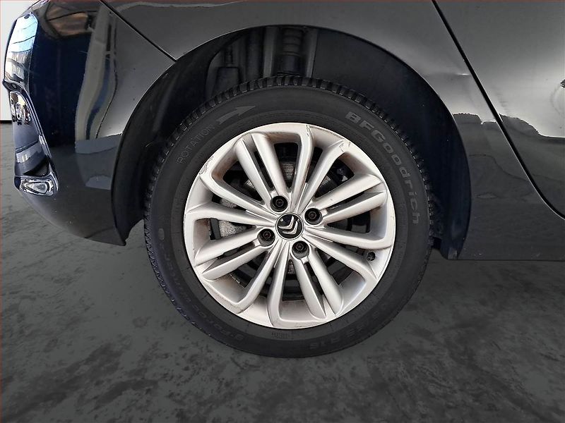 Citroën C4 (2017) 1.6 BlueHDi, Serv.kniha - fotka 14 z 18