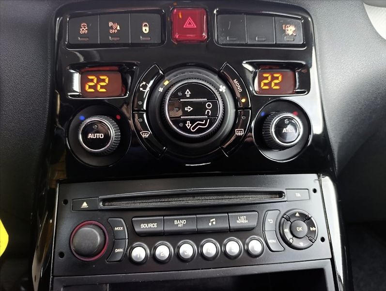 Citroën C3 Picasso 1,6 HDi REZERVOVANO Automat .A - fotka 16 z 33
