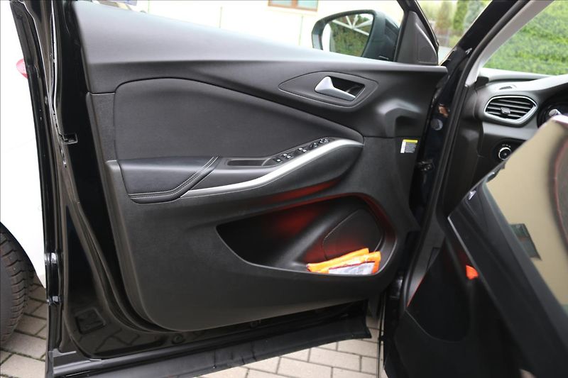 Opel Grandland X 1,2 96Kw,Turbo , Tažné - fotka 10 z 38