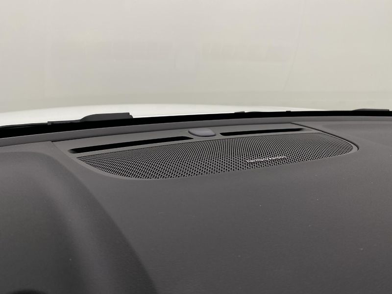 Volvo XC40 (2026) B3 AUT DARK PLUS - fotka 34 z 58