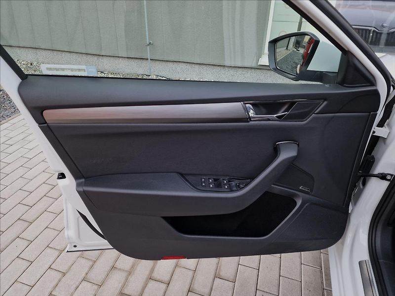 Škoda Superb 2.0TDI 110kW,původ ČR,1.Maj - fotka 38 z 50