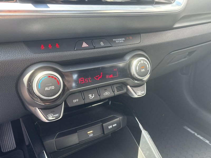 Kia Stonic (2023) Exclusive 1.0 T-GDI - fotka 11 z 18