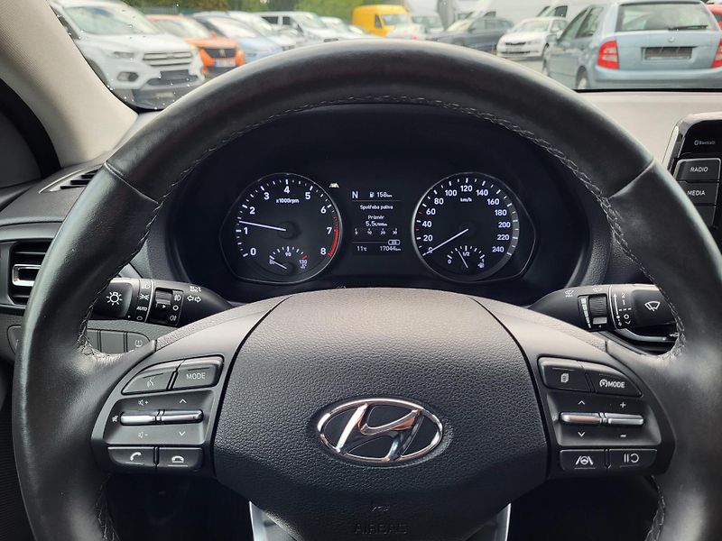 Hyundai i30 FASTBACK 1.5 T-GDI mHEV 118kW - fotka 10 z 47