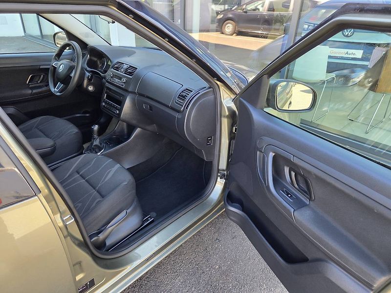 Škoda Roomster (2014) 1.2 TSI - fotka 24 z 27