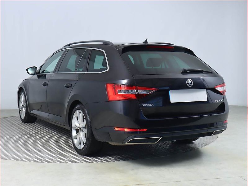Škoda Superb (2016) Ambition 2.0 TDI, Navi - fotka 4 z 16